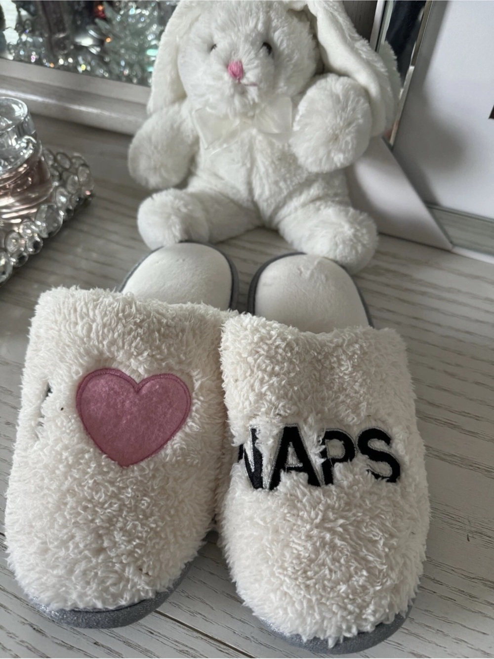 dearfoams Cream Plush 'NAPS' Slip-On Slippers Sz 7